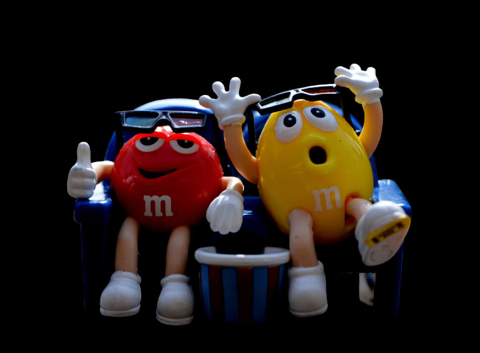 Duo de M&M's dans une salle de cinéma